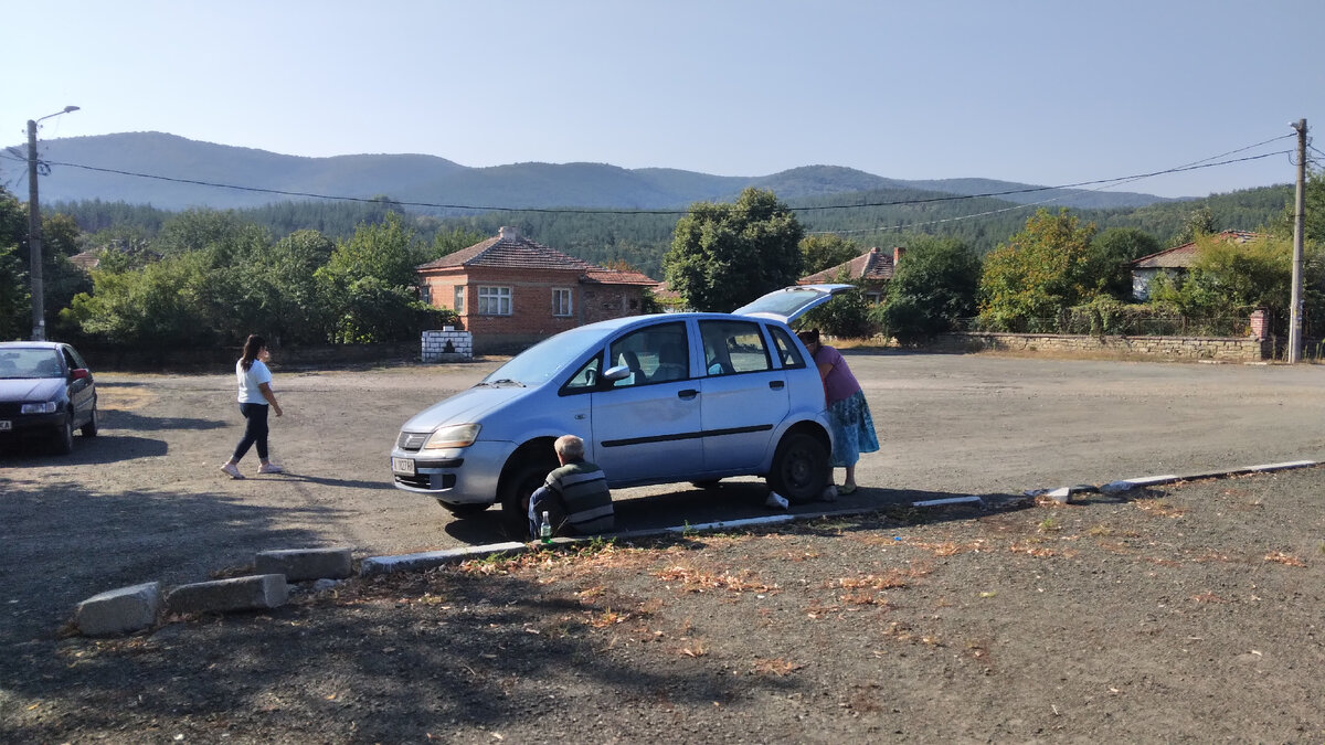 Болгария. Соседнее село Ведрово, параклис и баба Славка | Марина Вальцифер  | Дзен