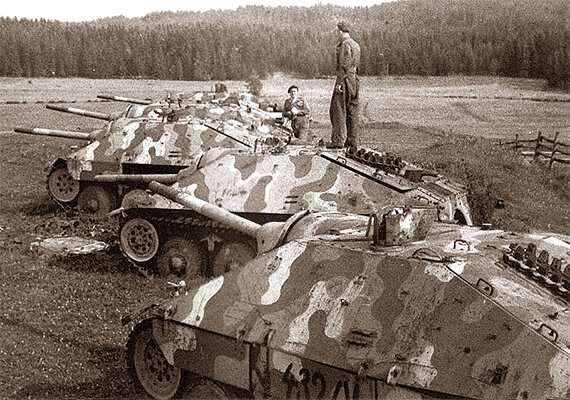 Чешский танк Jgd Pz 38(t) взятый на вооружение вермахта получивший название Истребитель танков САУ «Хетцер». #противссср, #ваффен, #европа, #фашисты, #производство, #чехи, #чехия, #вермахт, #танк, #хетцер. /фото реставрировано мной, изображение взято из открытых источников/