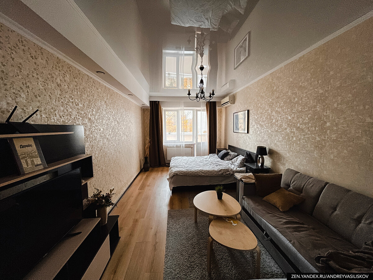 а это - отличная (без сарказма) квартира в Пятигорске. 2100 рублей за ночь