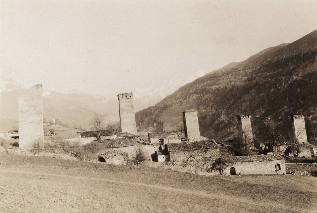 Укрепленные дома, Местия, 1929 год / Фотограф Уильям Осгуд Филд / Библиотека Американского географического общества, Университет Висконсина - Библиотека Милуоки