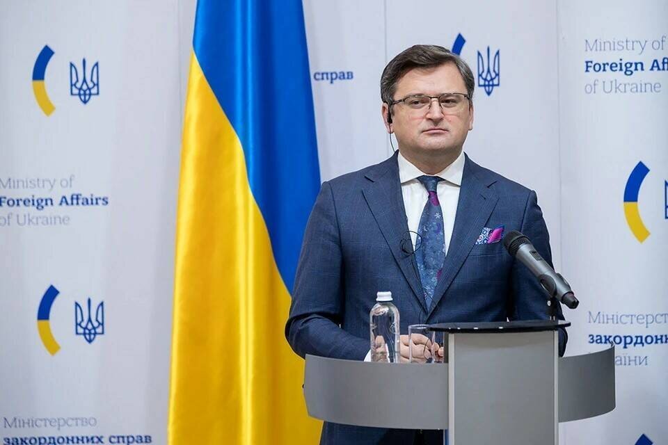     Глава МИД Кулеба заявил, что Украина не планирует решать конфликт дипломатическим путем  REUTERS