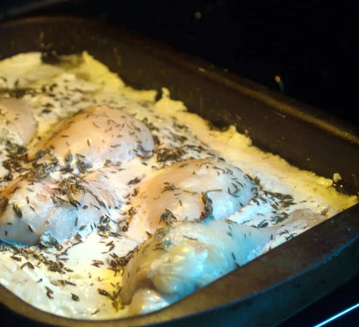 Рецепт: Курица с картошкой запеченная в духовке - Маринованная в кефире