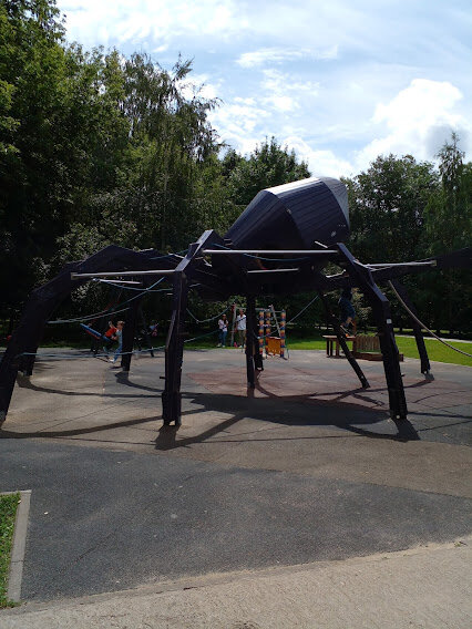 был вот такой паук-лазейка для детей, очень прикольно