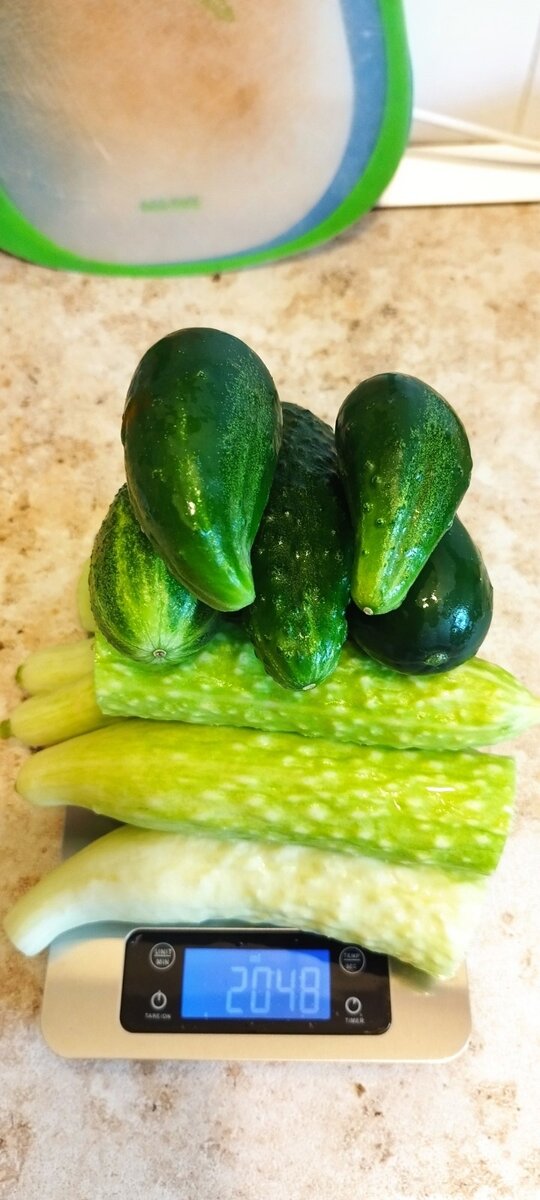 Порция огурцов для огуречного салата