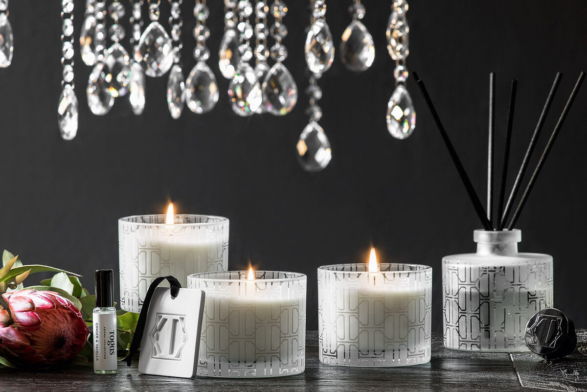 Легкий и прохладный цитрусовый аромат свечей и диффузоров из коллекции «Легкое дуновение» перенесет вас в лето