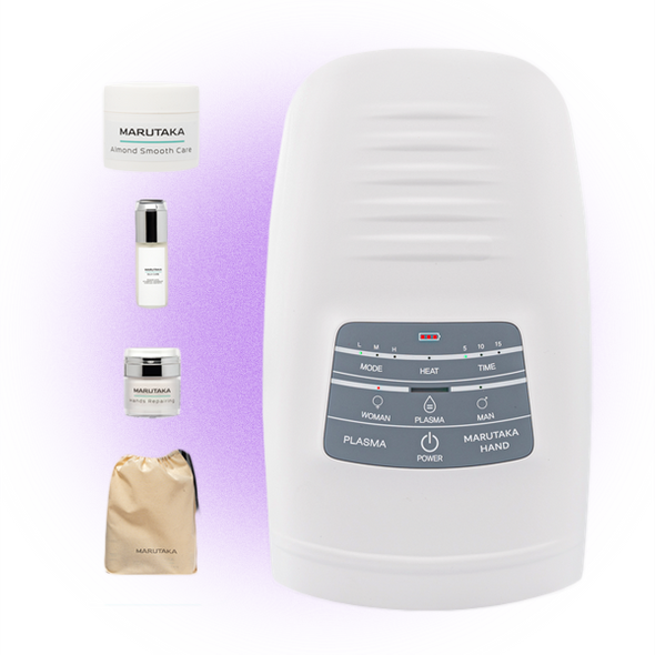 
купить24 750 руб.Спа-набор для кожи рук Silk Care, MarutakaЗа время пандемии все мы поняли, насколько наши руки нуждаются в уходе. В этом наборе есть все необходимое не только для увлажнения, но и для восстановления и интенсивного омоложения рук. В комплекте скраб, крем на основе протеинов шелка — они создают защитную пленку на коже, не давая влаге испаряться, — и питательный крем с маслами, усиливающими действие процедуры. Дополнительно можно добавить массажер для рук — и полный спа-комплект готов.