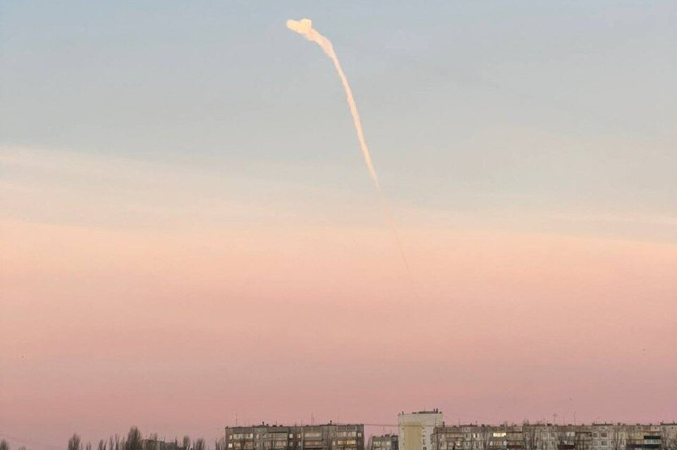     Липчан встревожил след в утреннем небе  Пресс-служба администрации Липецкой области.