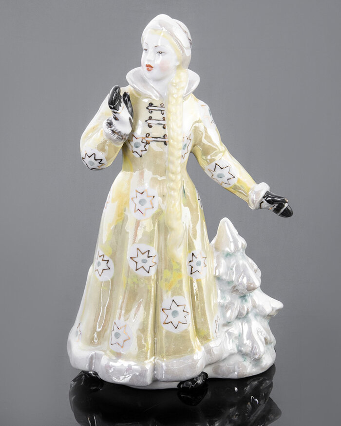 Статуэтка «Снегурочка», Дулёво, 1957 г. Скульптор Н.А. Малышева