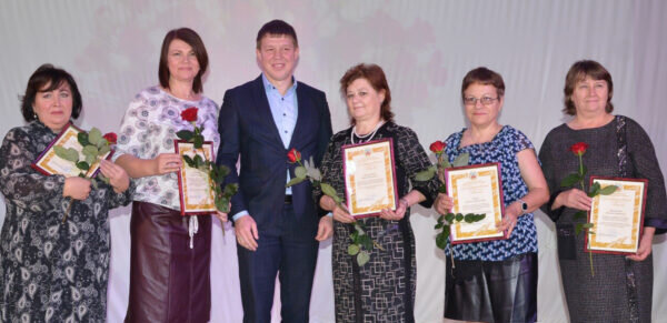    Иван НИФОНТОВ вручил профлидерам благодарственные письма Законодательного собрания края