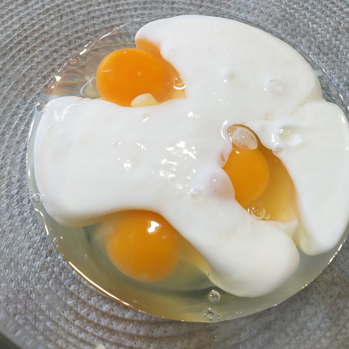 Заливной пирог с рисом, яйцами, ароматной зеленью и сыром. Выпекаю его  вместо пирожков – так удобнее и быстрее | Сундучок Шефа | Дзен