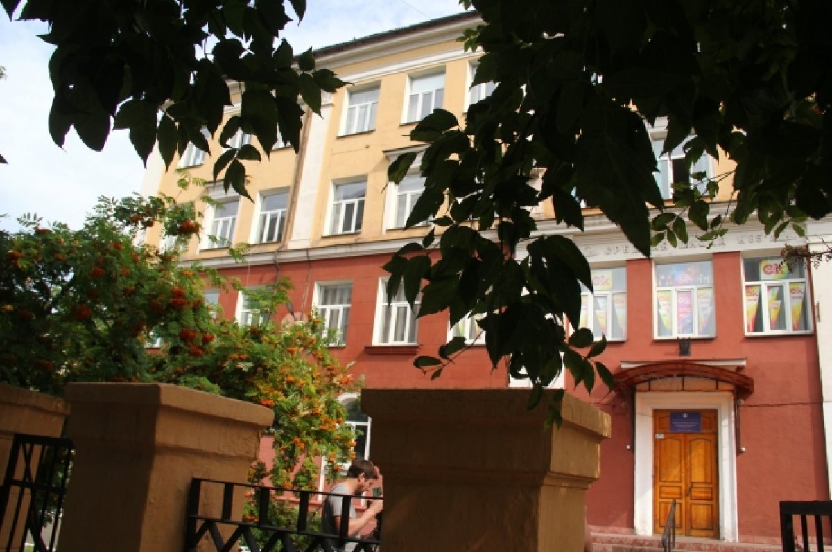    Омские школы стали краше благодаря в том числе и меценатам.