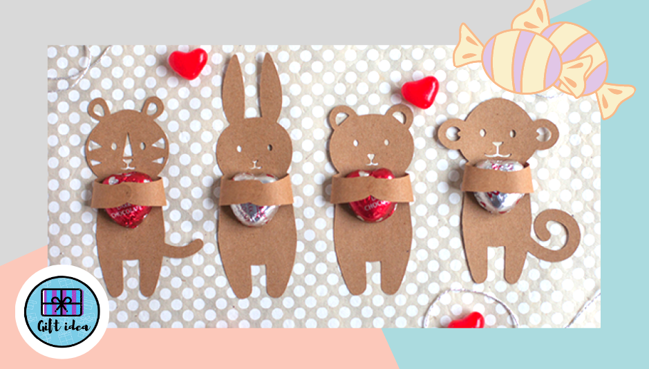 Мордочки у зверюшек вырезать не обязательно - можно просто нарисовать их при помощи фломастера :)