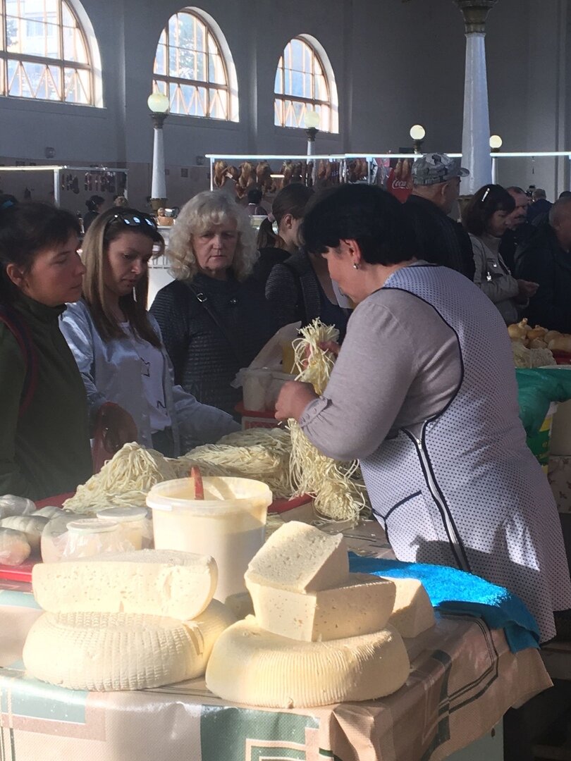 Рынок в Кисловодске. На Кавказе культ еды.Фото из личного архива