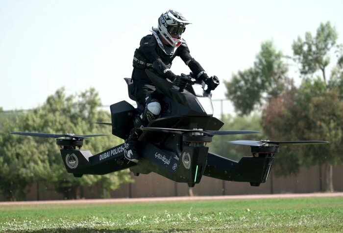 
Стартап Hoversurf создал летающий мотоцикл.
