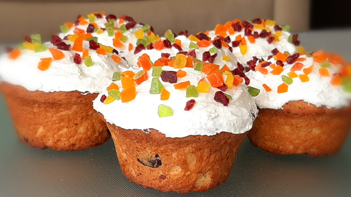 Готовится очень просто и получается просто невесомая и вкусная выпечка......