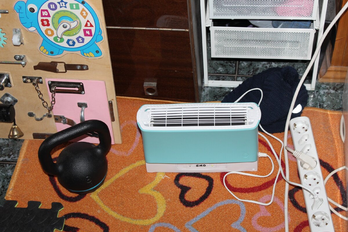 На "постоянку"  очиститель будет находиться в коридоре, оттуда поток воздуха идет дальше. В планах приобрести ещё один - для спальни. 