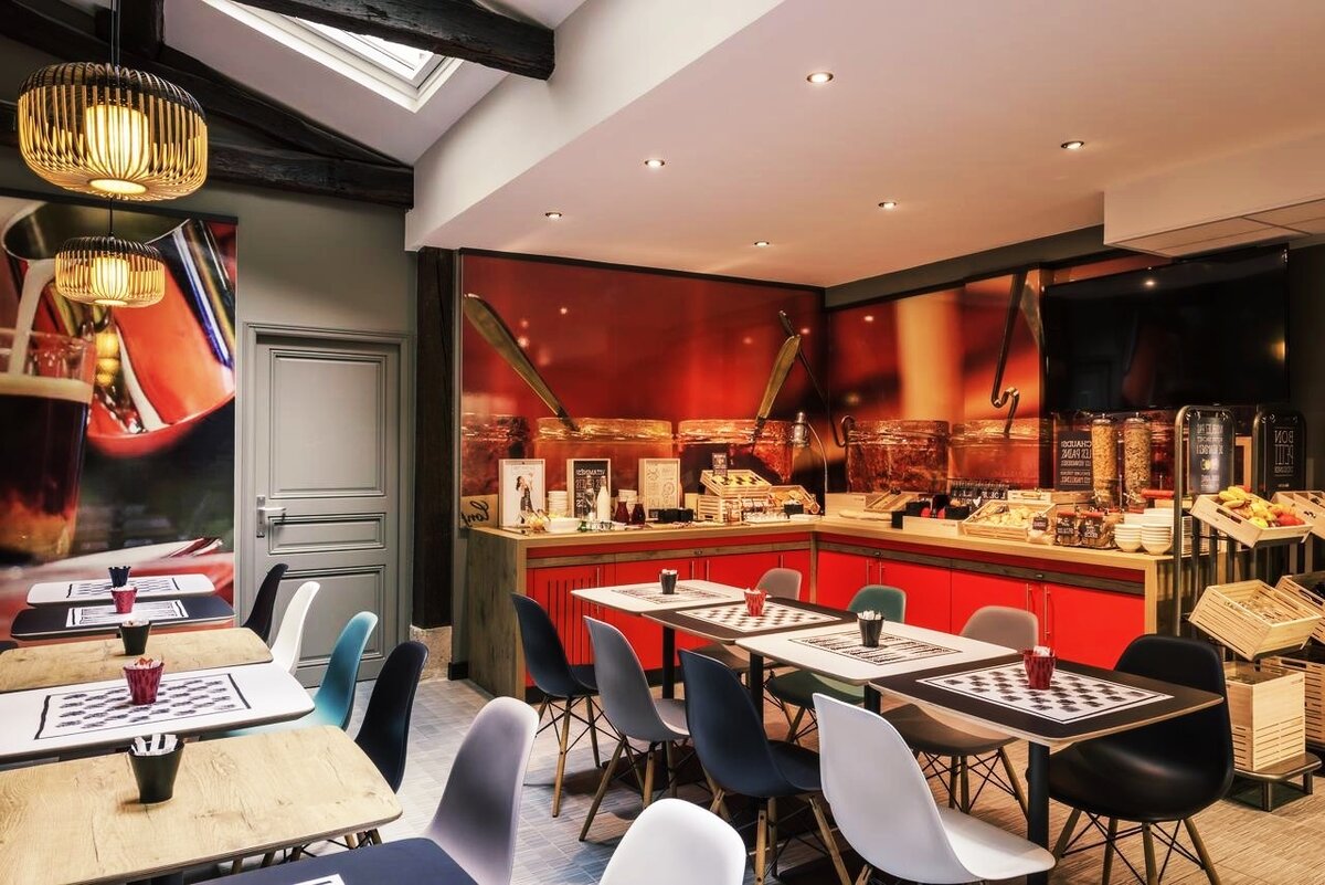 Фото с интернета. Это столовая в одном из парижских отелей..