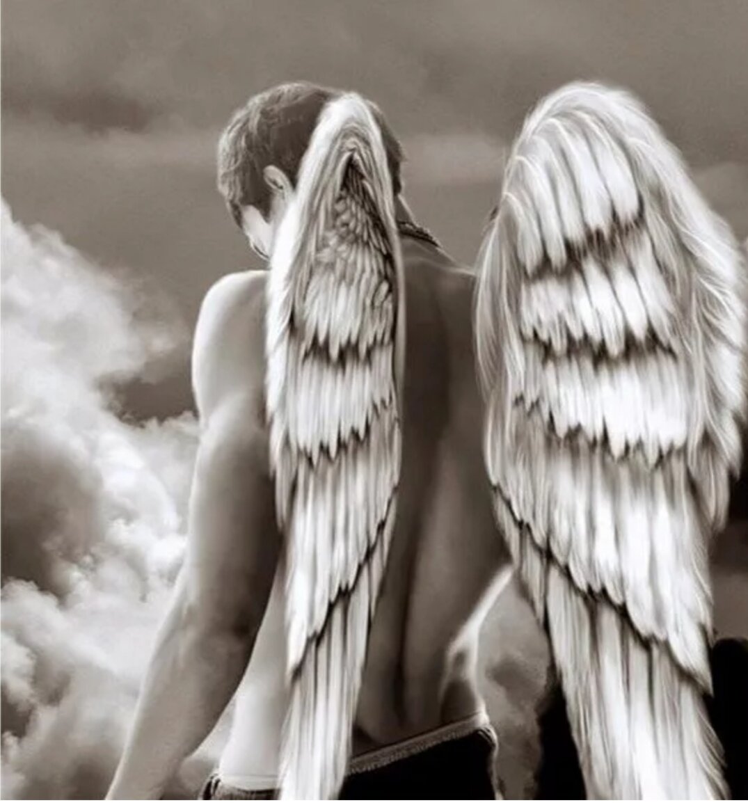 Мужчина с крыльями ангела
