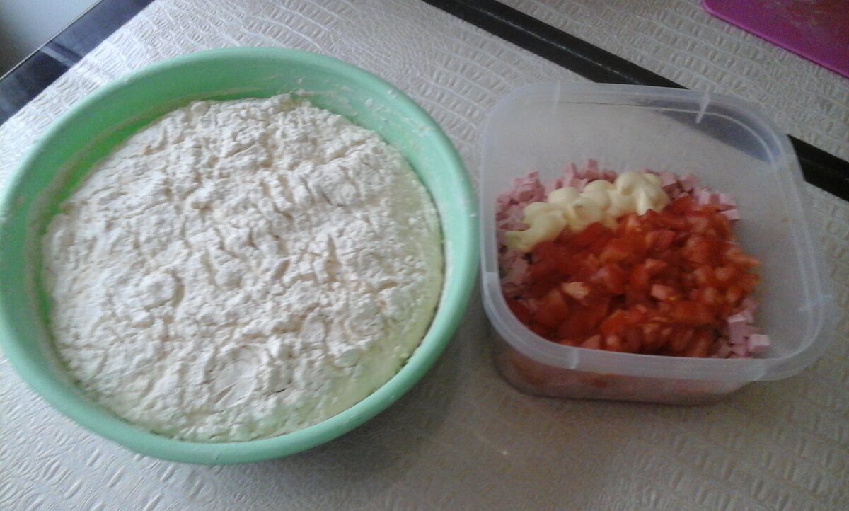 тесто и заготовка для начинки.