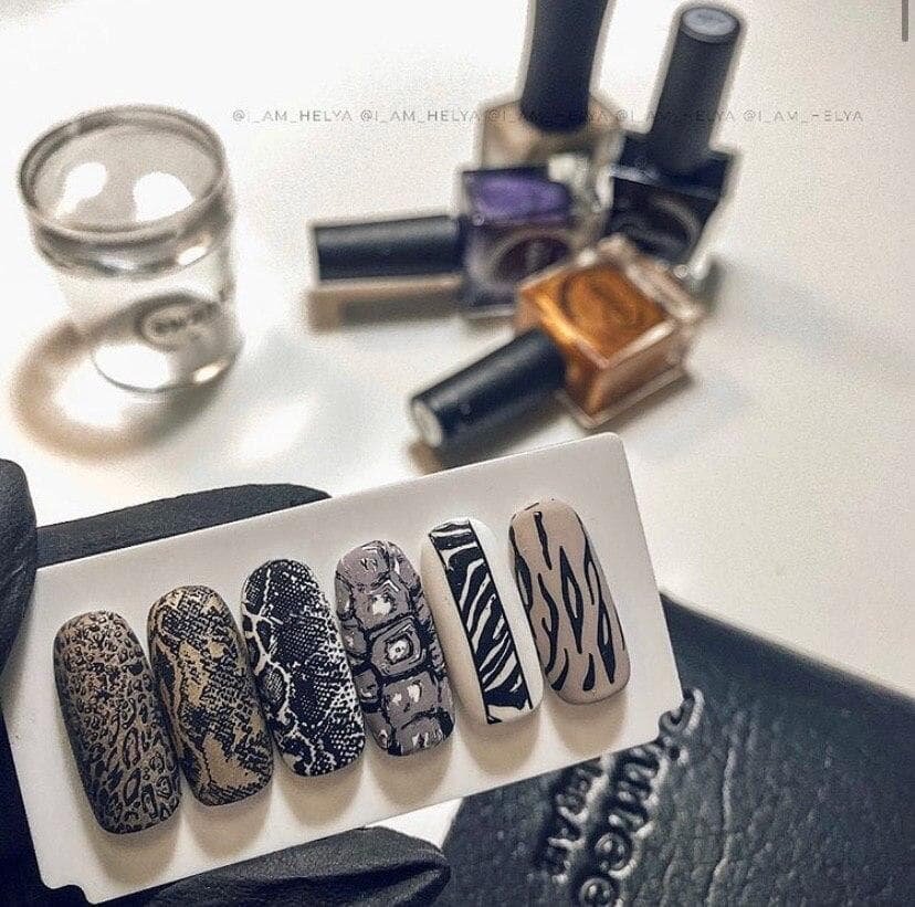  Маникюр с животными принтами с помощью стемпинга