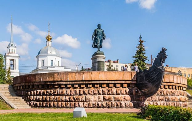  Один из первых европейцев, посетивших Индию, был купец из Твери Афанасий Никитин, который отправился на Северный Кавказ с торговыми целями.-7