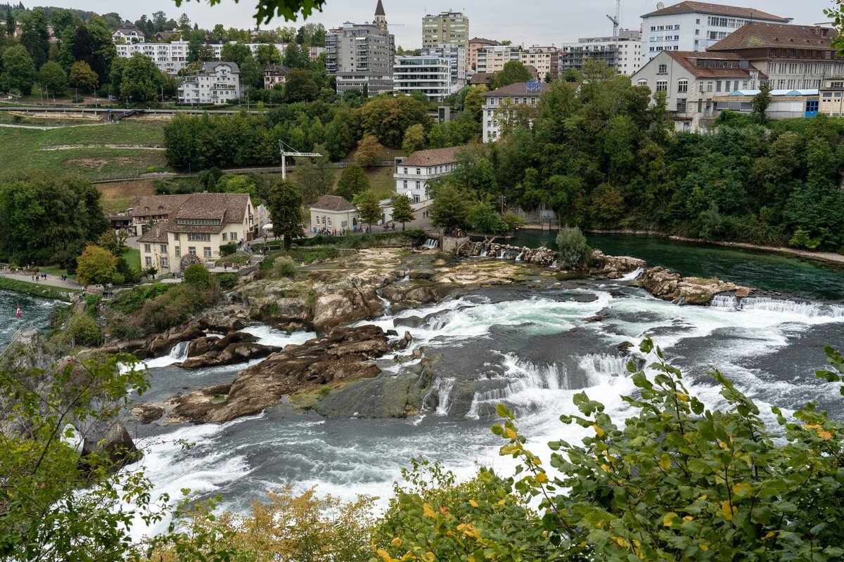 Общий  вид на верхнюю часть водопада.  Фото из личного архива.