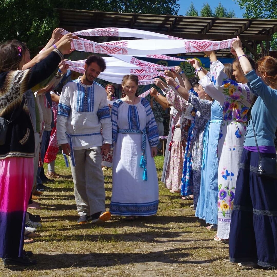 Проход под ручниками