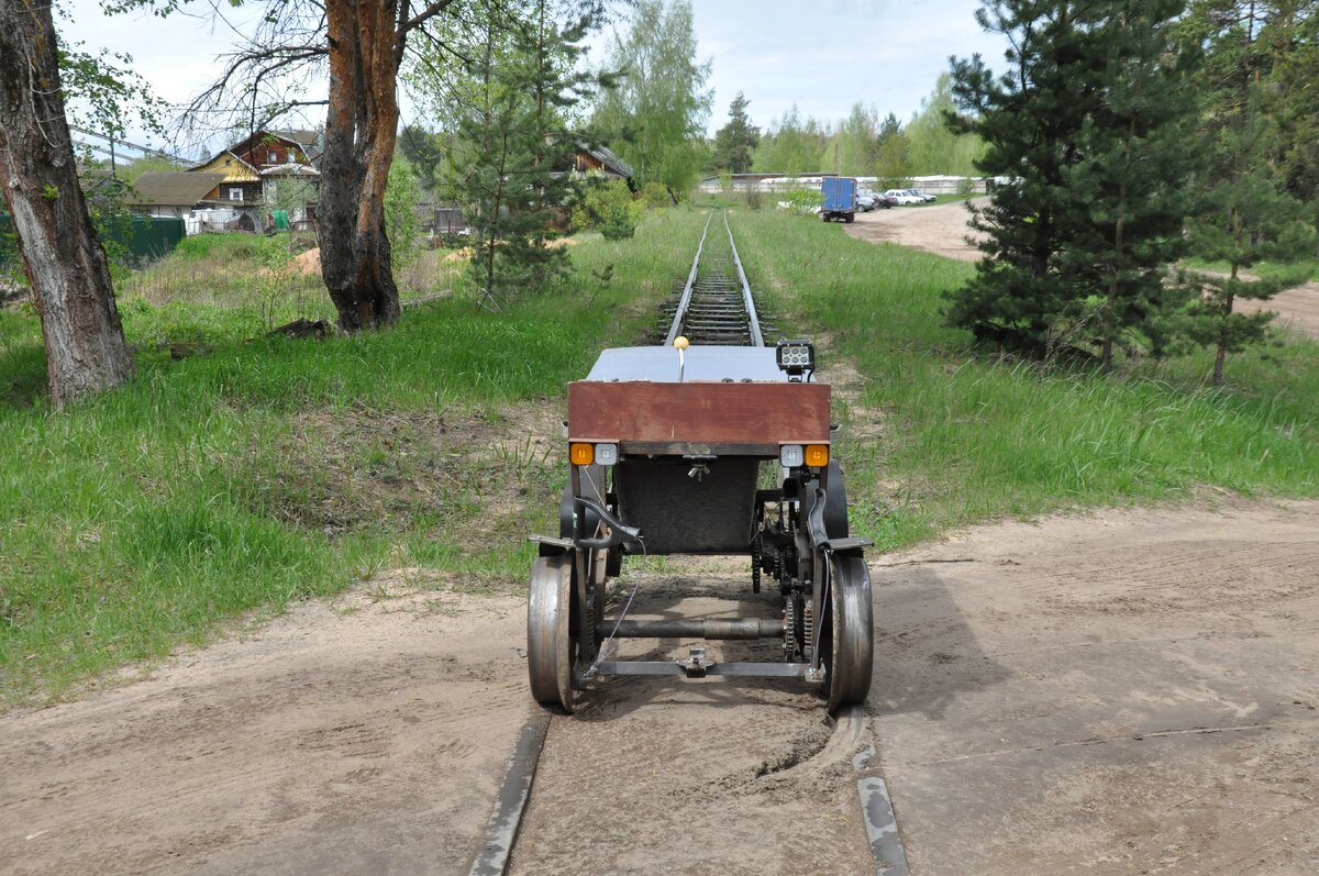 Пионерка на рельсах ужд КСМ-2.