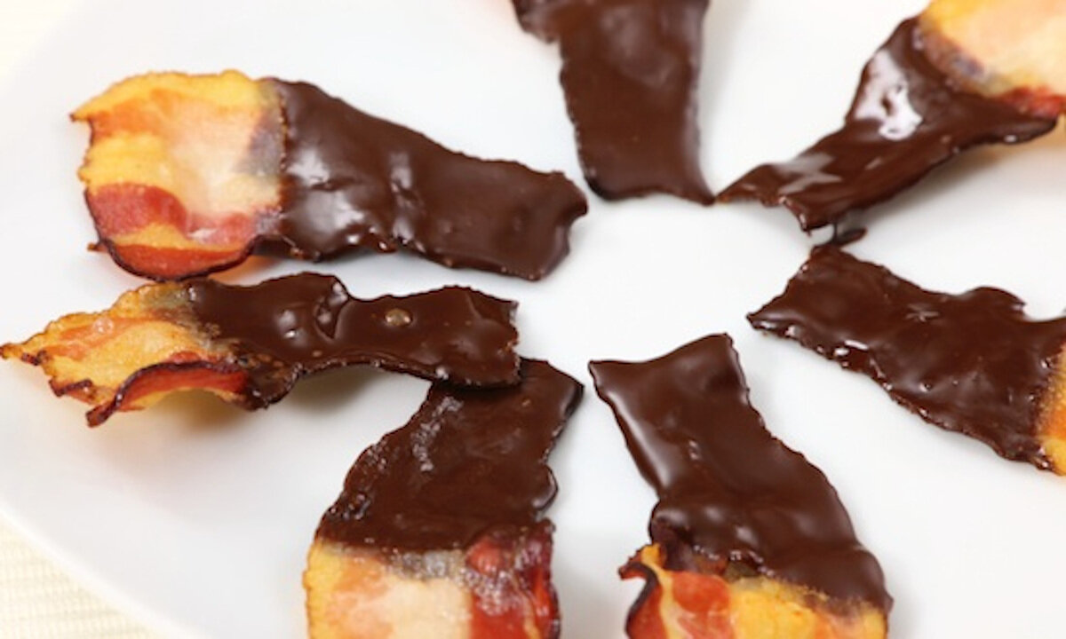 Сало в шоколаде. Тоже сомнительный десерт, но и рядом не стоял с сегодняшним героем.