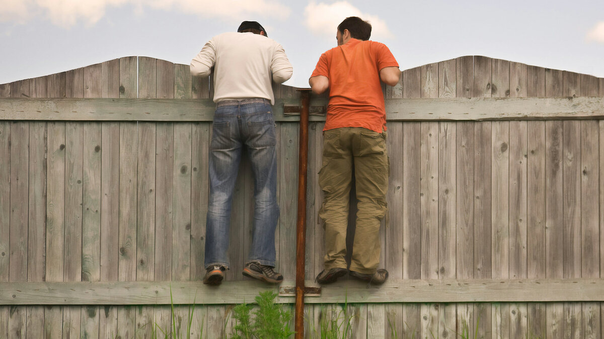 А я буду за тобой подсматривать! А попробуй запрети!