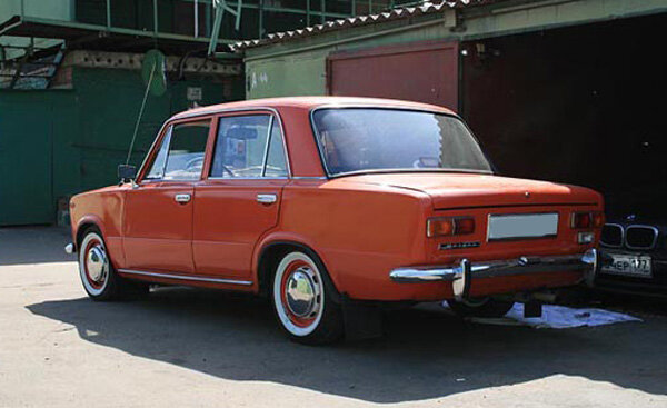 Внешне, копейка почти ничем не отличается от своего прародителя FIAT-124