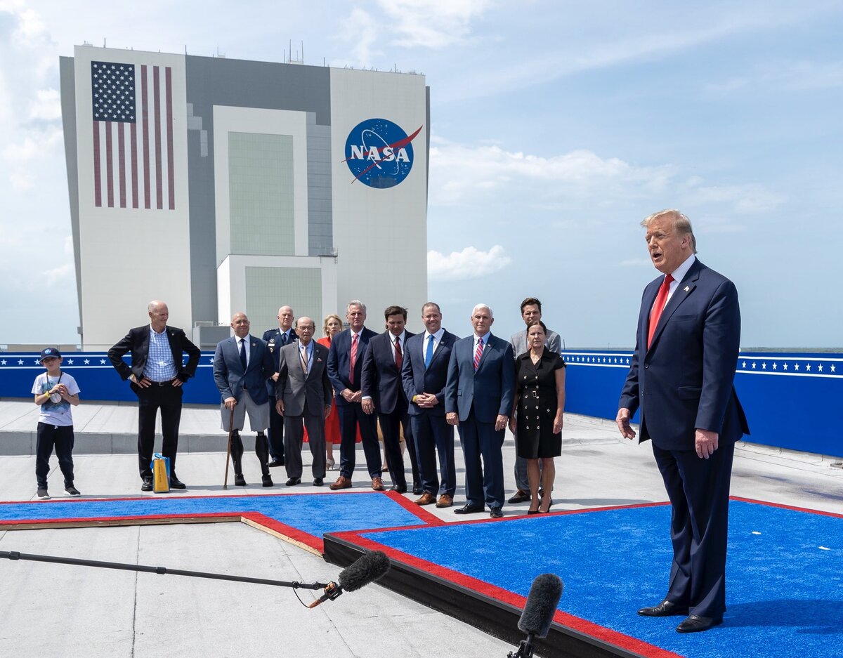 Трамп говорит о G-7 после удачного запуска Crew Dragon, 30.05.20