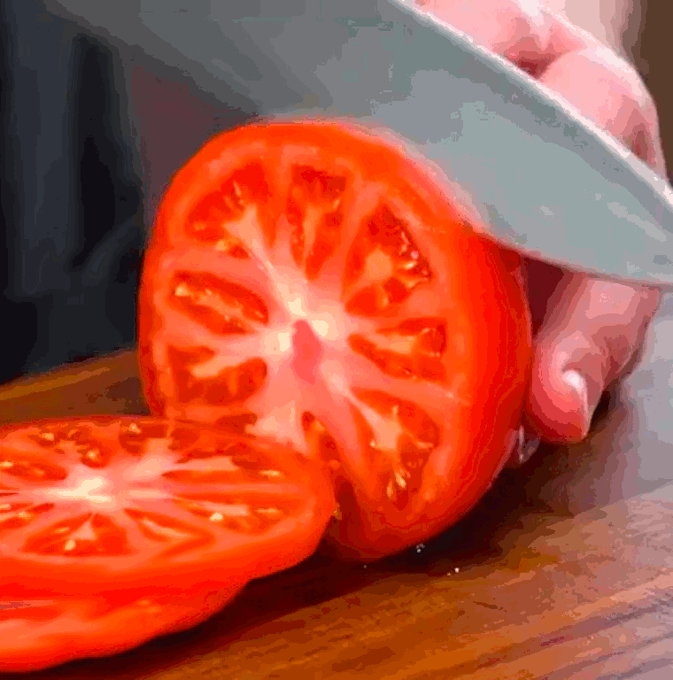 режем помидорку