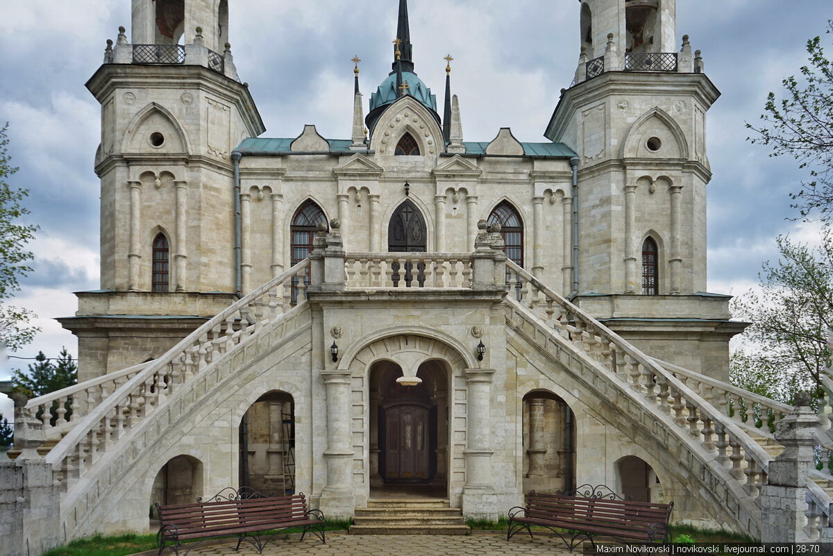 Подмосковье Церковь в усадьбе