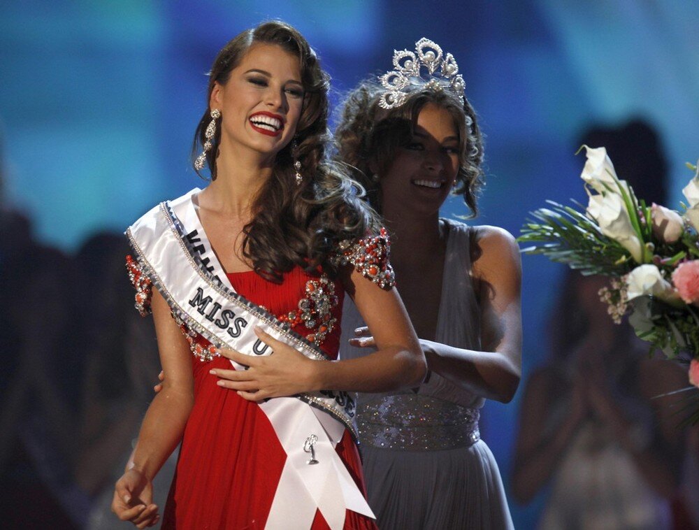 Фотки мисс приятность. Мисс Вселенная 2009 победительница. Мисс Венесуэла 2009.