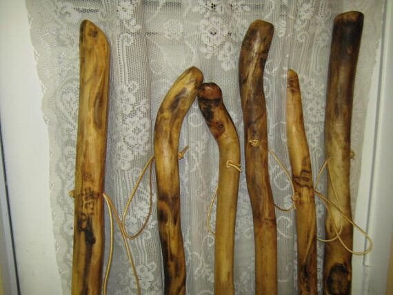 У учеников Христа были примерно такие вот деревянные палочки-посохи. Вы можете сделать для себя такой посох.