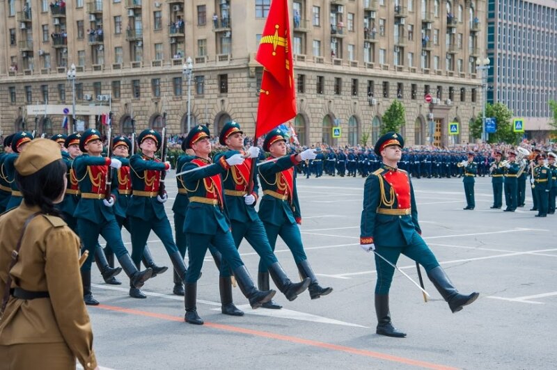 Парад победы трансляция. Парад в Волгограде. Парад 9 мая 2020. Парад в Волгограде 9 мая 2022. Волгоград 9 мая.