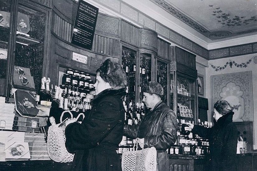 Продовольственный магазин 1950-х годов.
