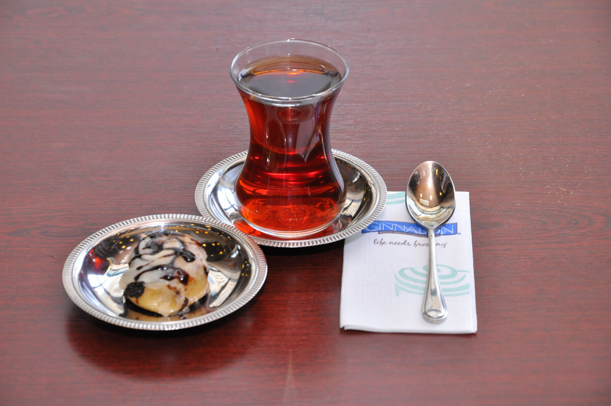 Если вы любитель Синнабона, то это место обязательно к посещению!  Очень вкусно! 28 Молл, 4 этаж.