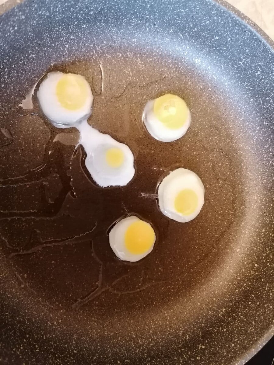 Приготовила 5 яичниц из 1 куриного яйца, и выиграла спор у мужа. Делюсь необычным рецептом