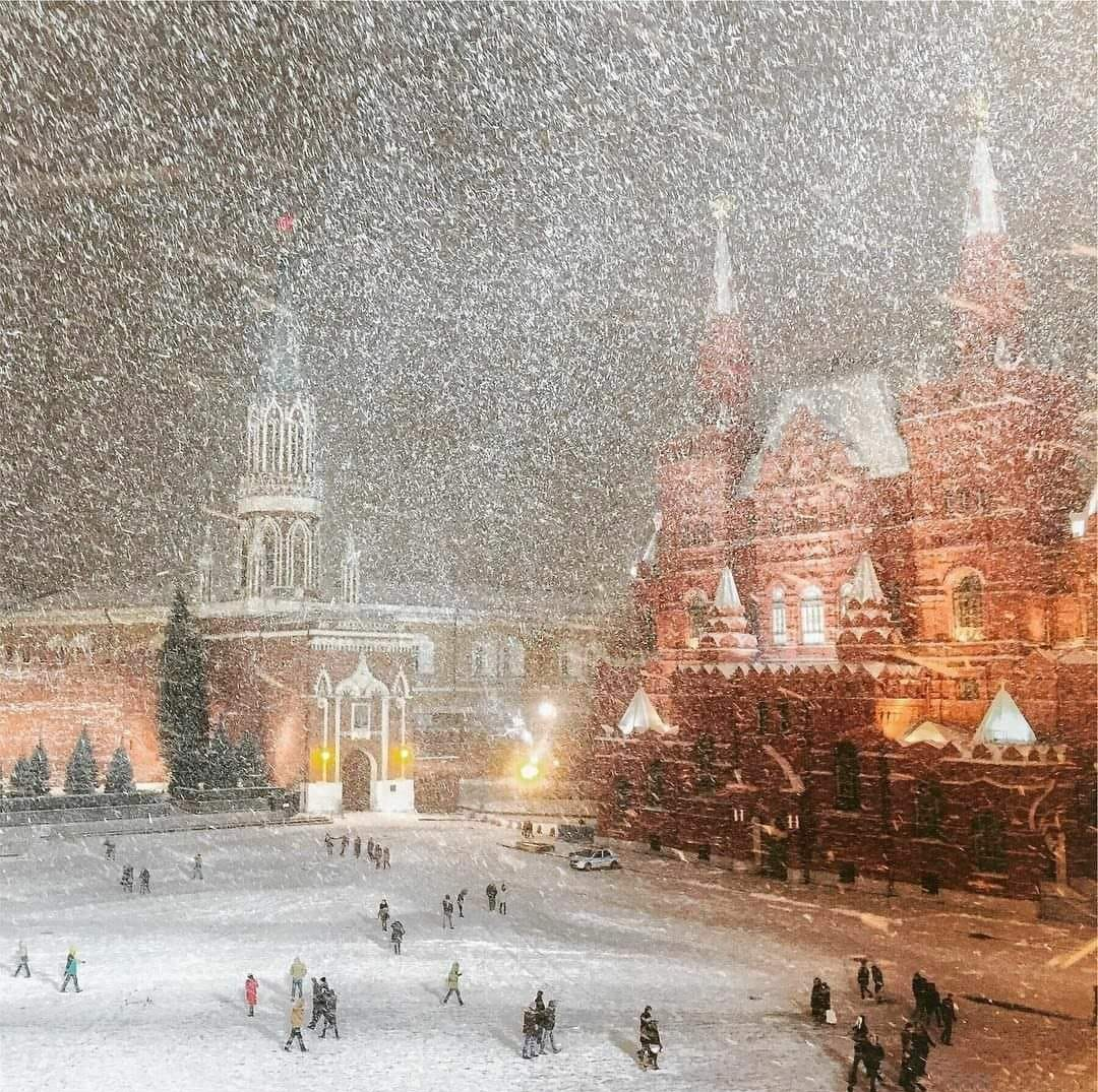 москва в снегу красивое