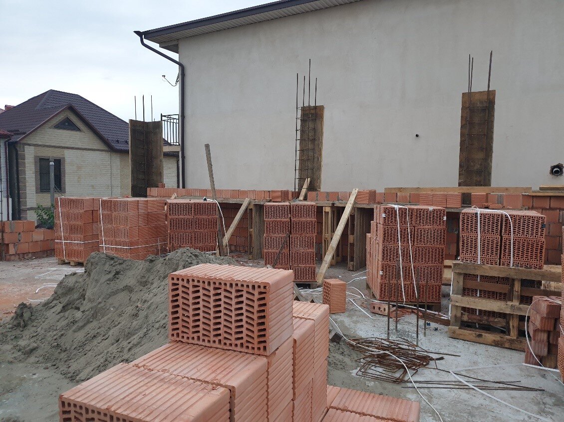 Рисунок 7. Работа с керамоблоком на наших объектах.