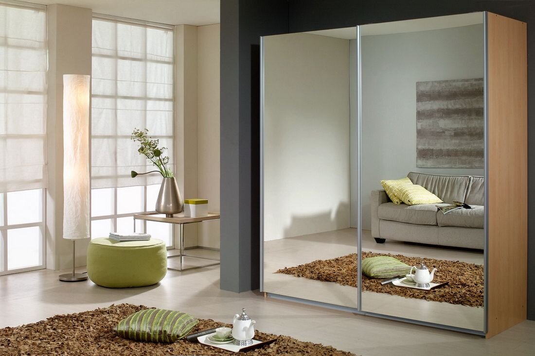 Зеркальные дверцы шкафа — функциональная декоративность. Источник: Яндекс картинки