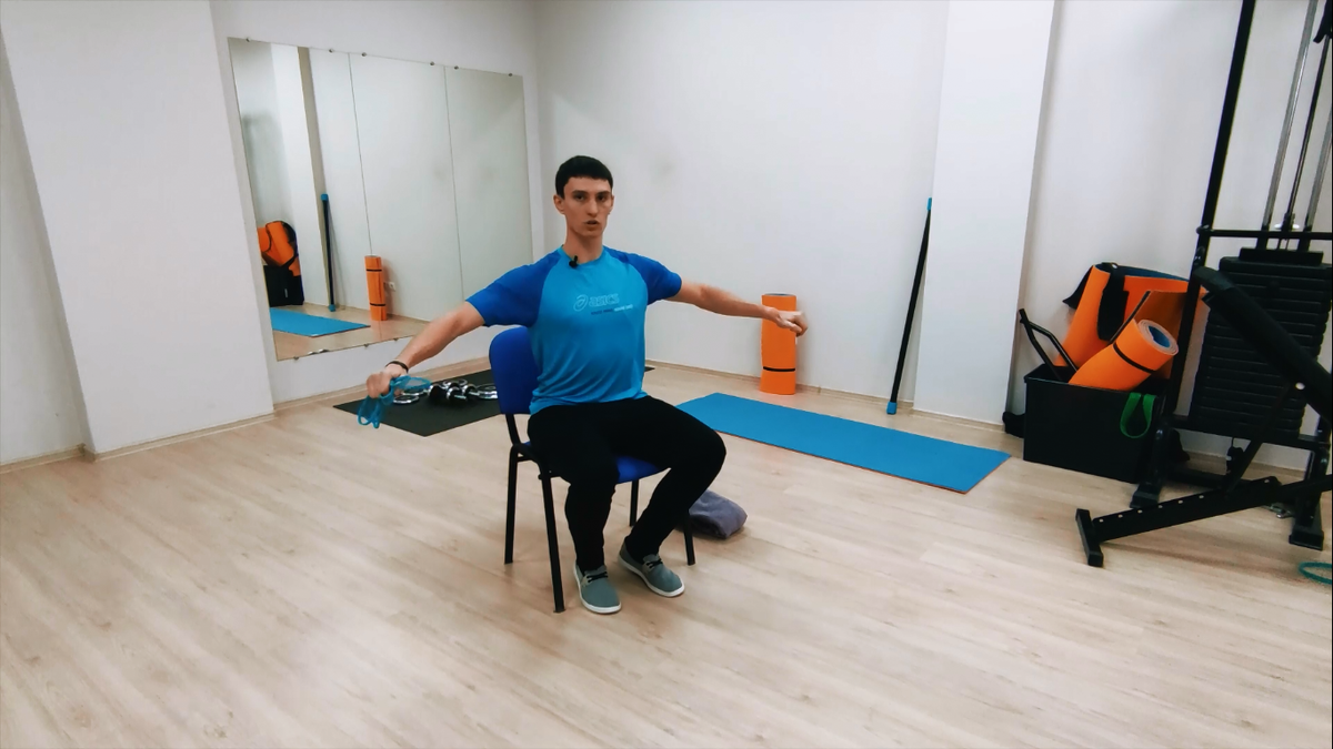 Упражнение не только для плеч, но и для шеи!