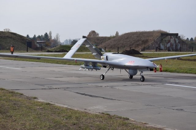 Турецкий дрон Bayraktar TB2 (фото с сайта Defence News) 