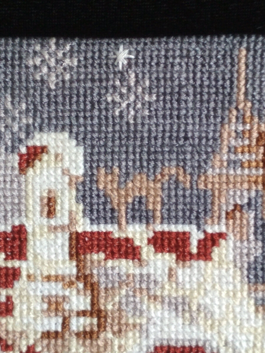 Почему то мне нравится этот фрагмент котик на крыше.