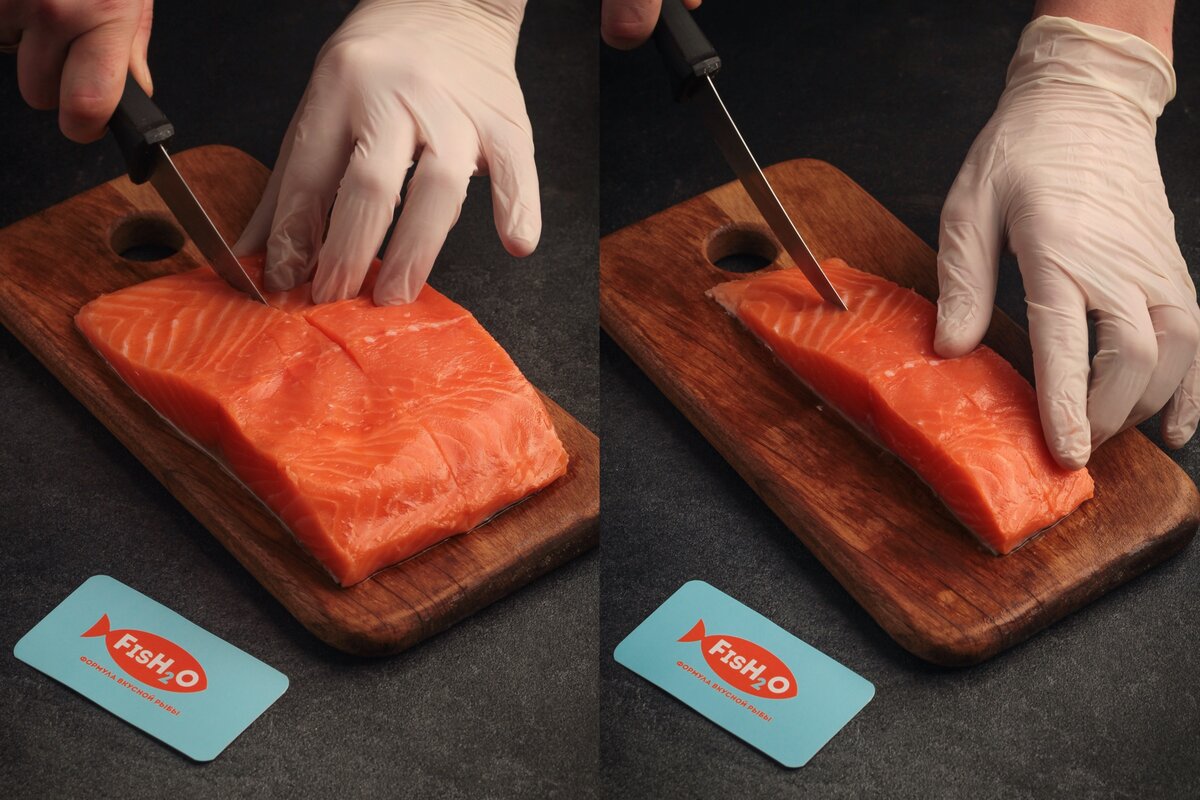 Разделяем филе на 2 равные половины. Половину филе режем еще на 2 части, но не прорезая до конца. 