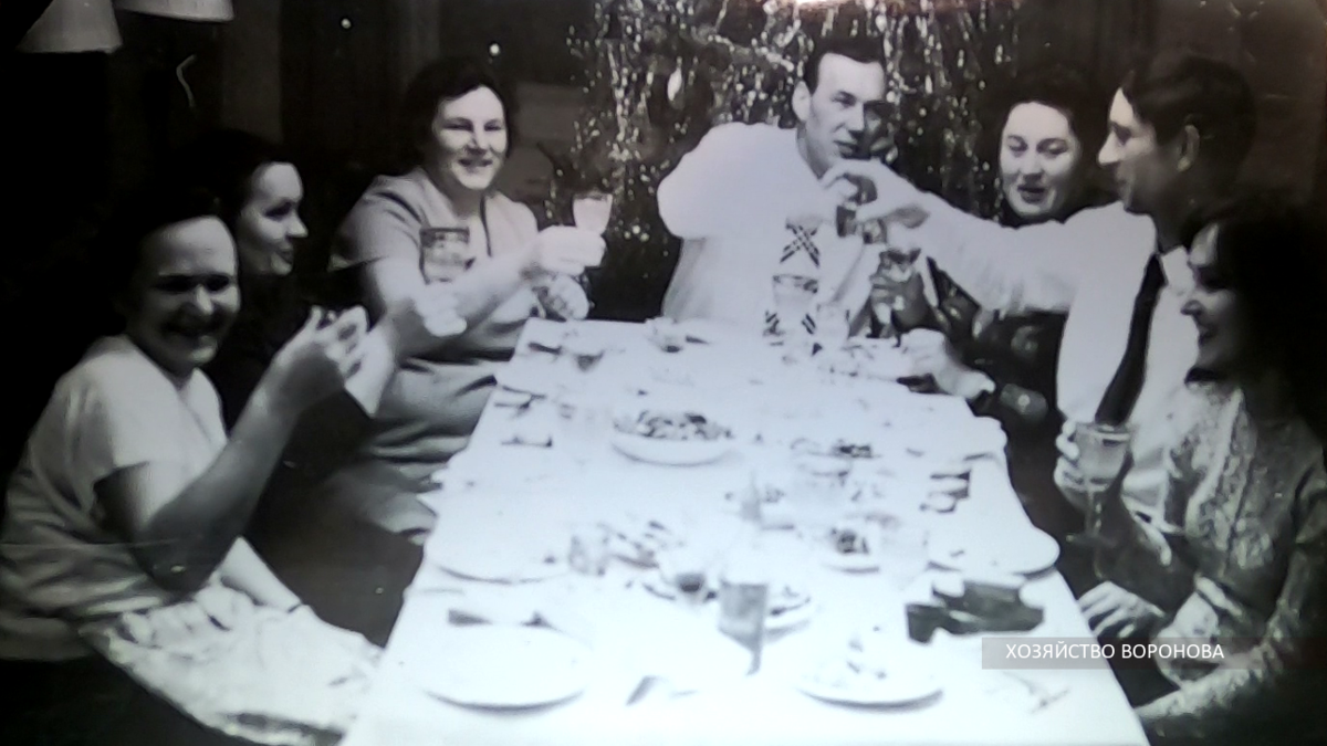 Наши родители с друзьями. Новый год  1975 -76 г. 