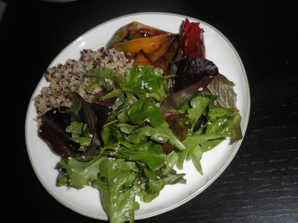 Блюдо из салата. Фото автора