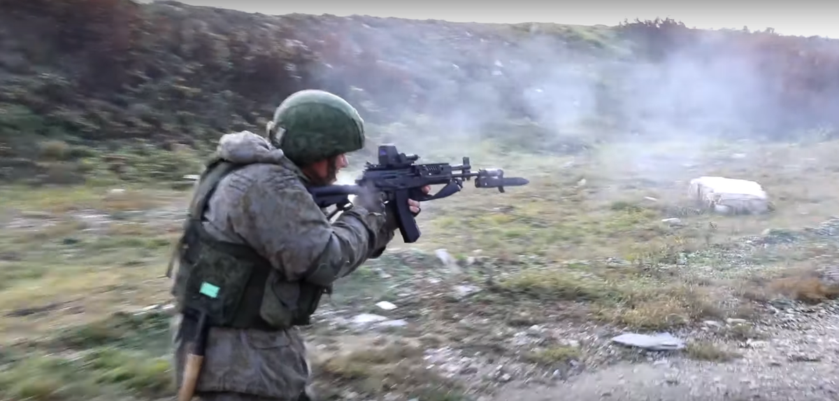 Тренировка с АК-12 в ВДВ РФ. Скриншот видео https://www.youtube.com/watch?v=dVbwBEqL3VY